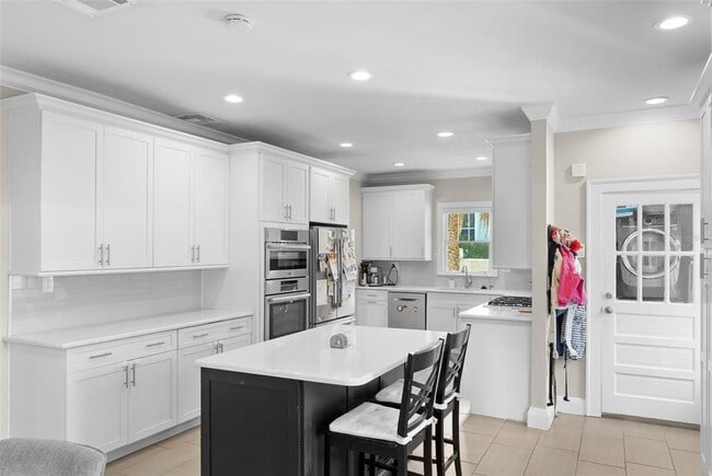 Building Photo - 2943 W Bayshore Ct