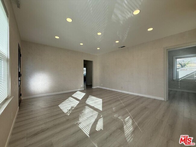 Building Photo - 674 Estelle Ave