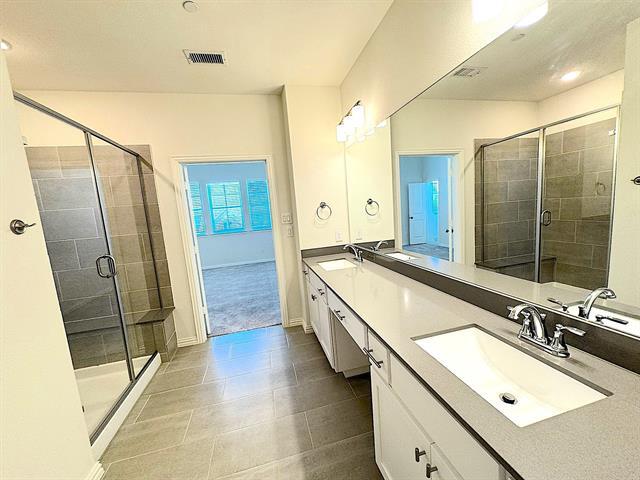 Building Photo - 925 Utica Dr