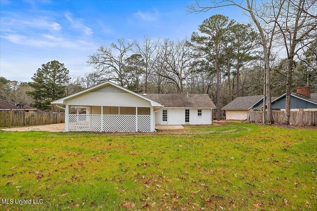 Building Photo - 249 Bay Park Dr