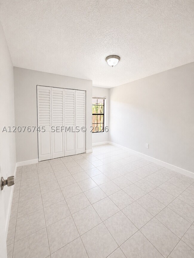 Building Photo - 3011 SW 117th Ct