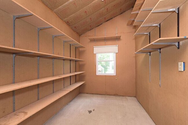 Building Photo - Sweet 4 Bedroom 2.5 Bath Home in Great Fishers Location Within Walking Distance to the Nickel Pla...