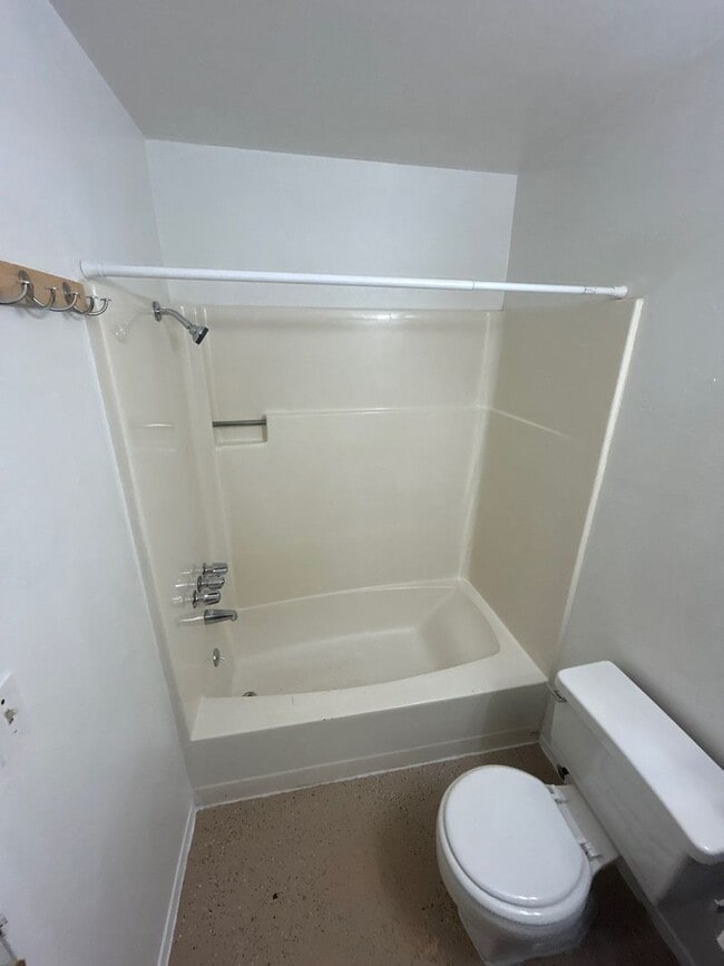 Building Photo - 576 Hill St SE