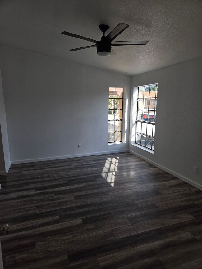 Building Photo - p203