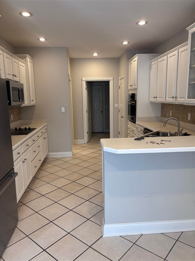 Building Photo - 311 Augusta Ave