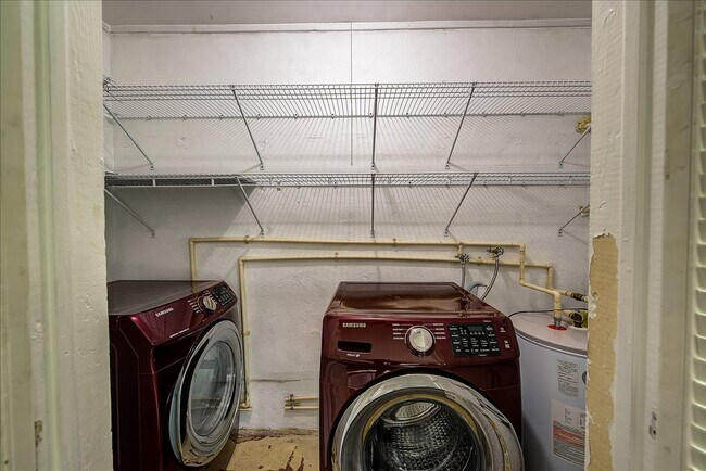 Building Photo - 1701 E Henry Ave