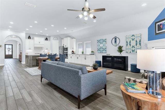 Building Photo - 917 Queens Lk Trl