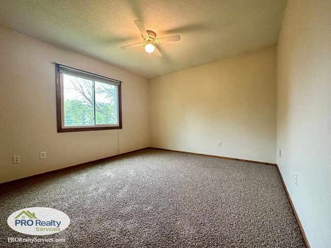 Building Photo - 3 Bedroom Home in Maple Grove