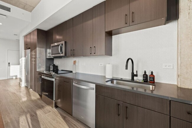 Building Photo - 605 N 12th St