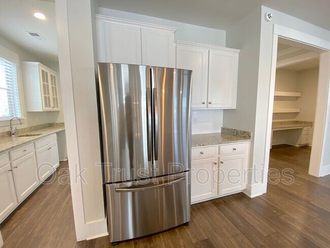 Building Photo - 225 Scholar Way