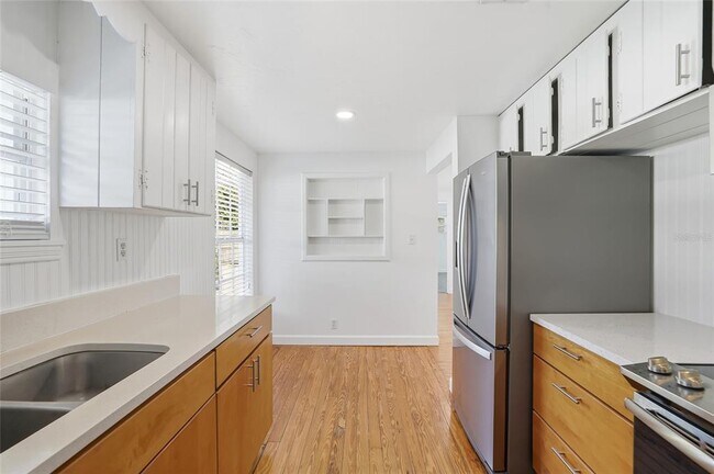 Building Photo - 2854 W Rainbow Cir