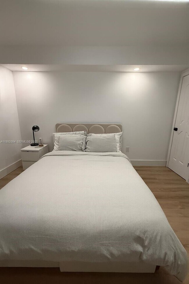 Building Photo - 445 SW 11th St