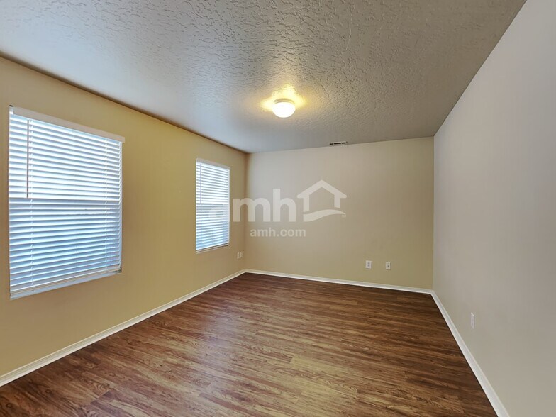 Building Photo - 9517 W Shelborne Dr