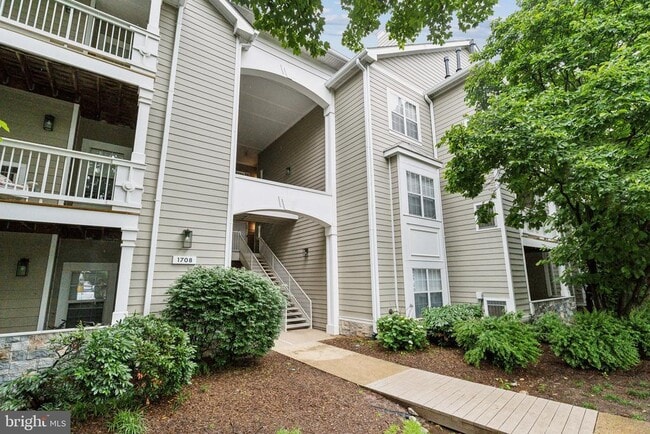Building Photo - 1708 Lake Shore Crest Dr