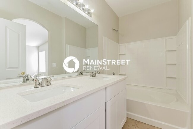 Building Photo - 3 Bedroom Pet-Friendly Home in Tucson, AZ with Main Street Renewal