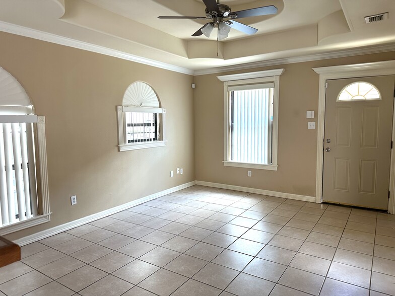 Building Photo - 1803 S Juniper St