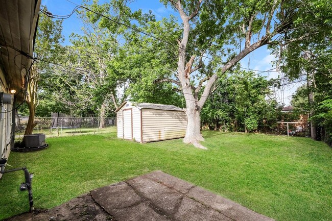 Building Photo - 7730 Darnay Dr