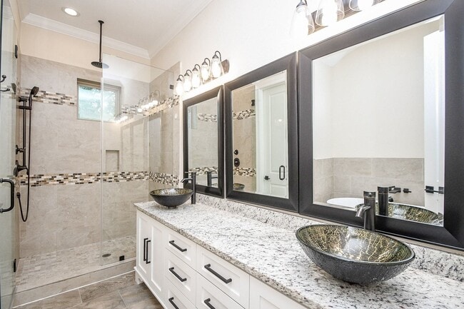 Building Photo - 710 Stanford St