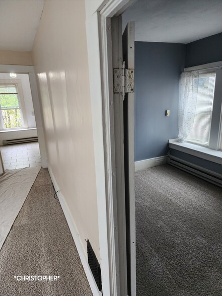 Spare bedroom/living room - 215 Freeman Ave