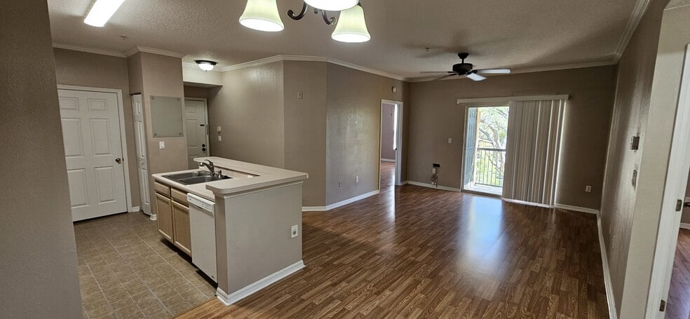 Great room - 5614 Pinnacle Heights Cir