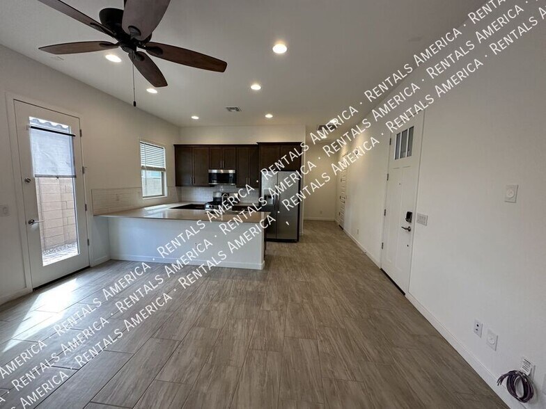 Building Photo - 2579 E Ibis St