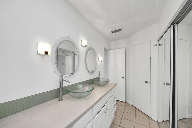 Building Photo - 20214 Apache Gardens Ln