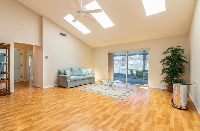 Building Photo - 3 Bedroom available in Daytona Beach