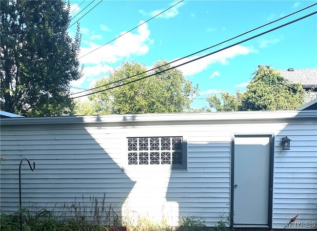 Building Photo - 411 Norwood Ave