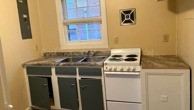 Building Photo - 511 Randolph Rd