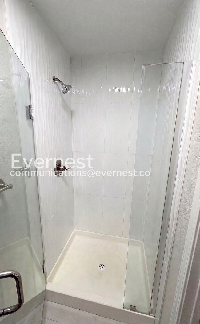 Building Photo - 4936 Creekwood Dr