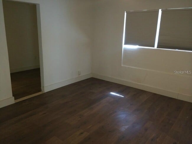 Building Photo - 514 W Plaza Pl