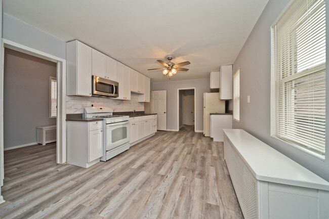 Building Photo - 3641 S Union Ave