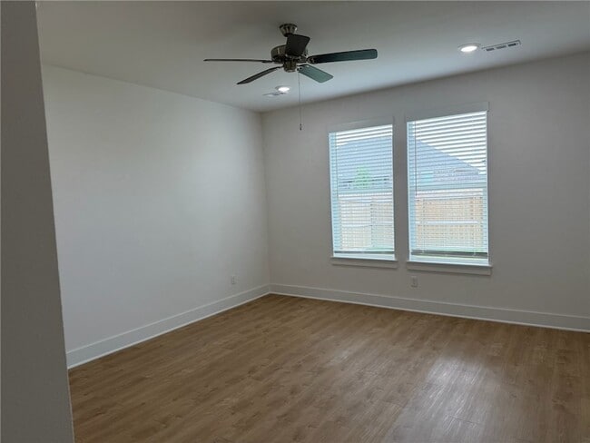 Building Photo - 4804 W Sturgeon St