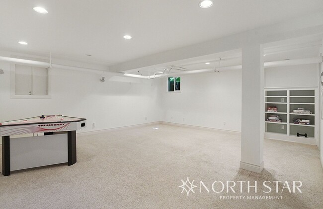 Building Photo - Live in a National Historic Home