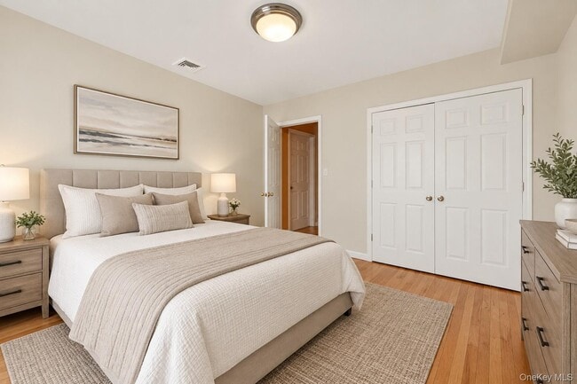 Building Photo - 6 Pell Pl