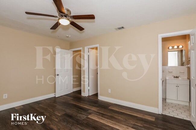 Building Photo - 231 SW 71st Terrace