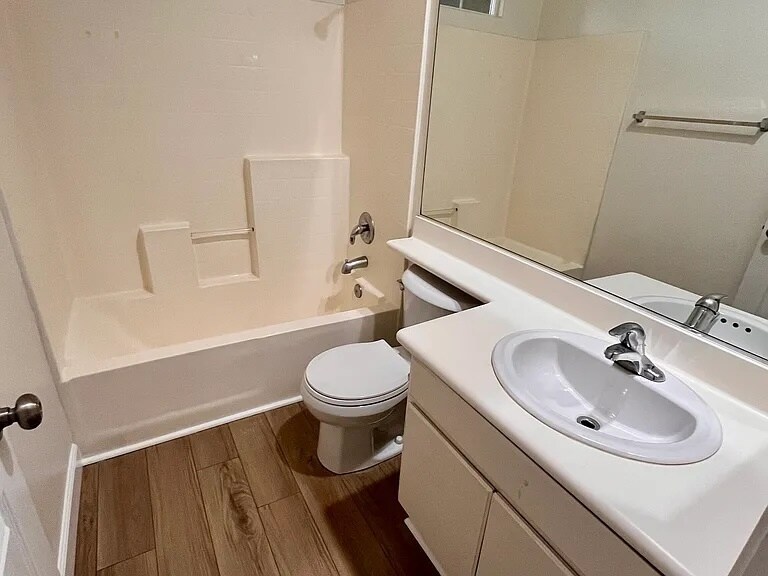 Building Photo - 525 Avenida Ortega