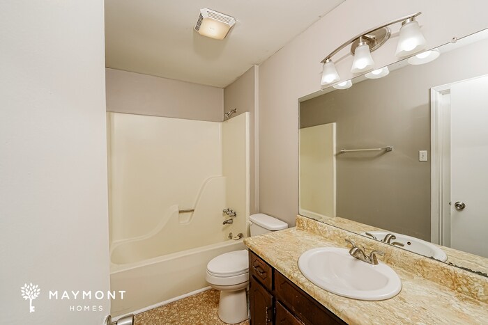 Building Photo - 1501 6th Pl NW