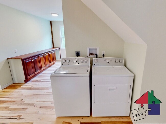 Building Photo - 118 S Main St