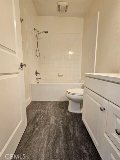 Building Photo - 35 Courant