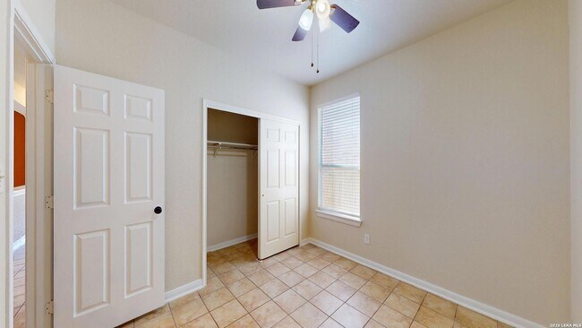 Building Photo - 101 Springtree Cliff