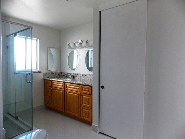 Building Photo - 4714 Muscatel Ave