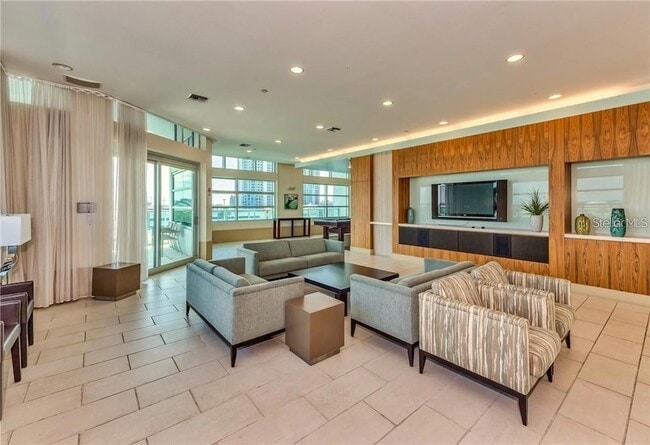 Building Photo - 912 Channelside Dr