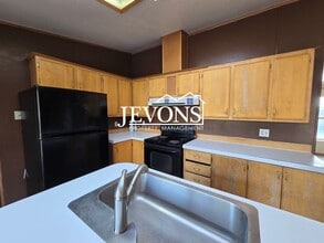 Building Photo - Charming 3-bedroom home with a fully equipped kitchen and fenced backyard, with access to I-82