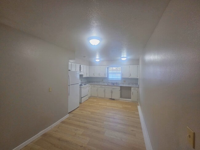 Building Photo - 2034 S Barcliff Ave