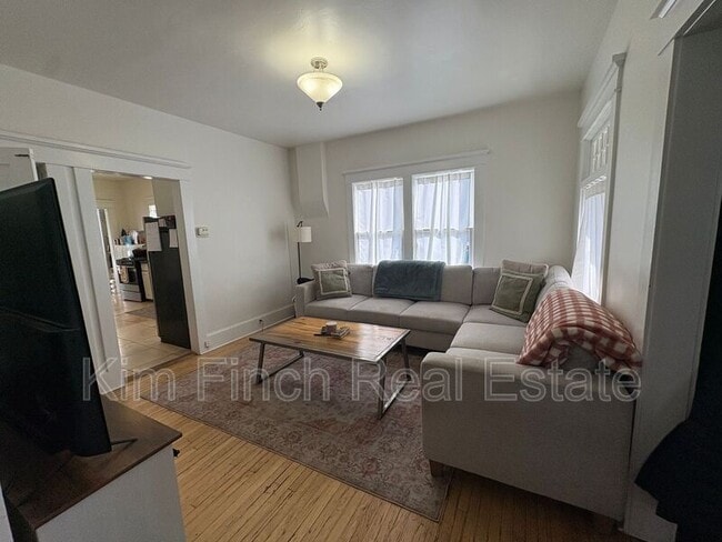 Building Photo - 1149 S Lk St