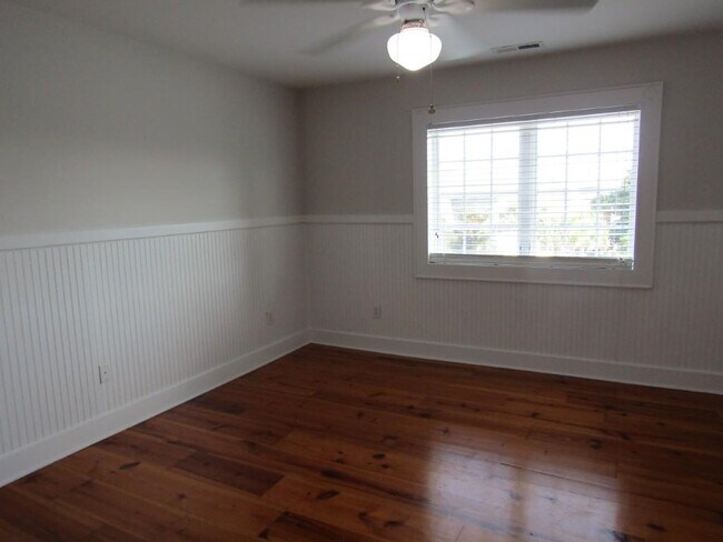 Building Photo - 703 Tradewind Ct