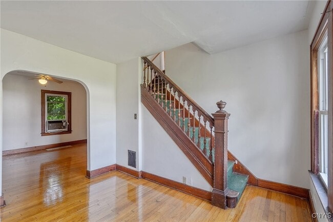 Building Photo - 518 E Brighton Ave
