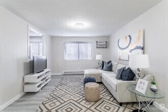 Building Photo - 311 N Sycamore Ave