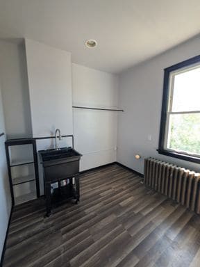 Building Photo - Newly Updated 3 bedroom in Carrick! Section 8 is considered